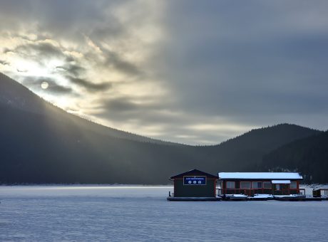 lake_minniwanka_2.jpg